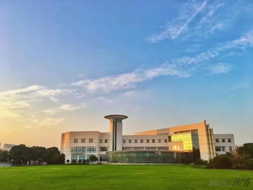 2024上海海关学院录取分数线：最低443分（含各专业录取最低分）